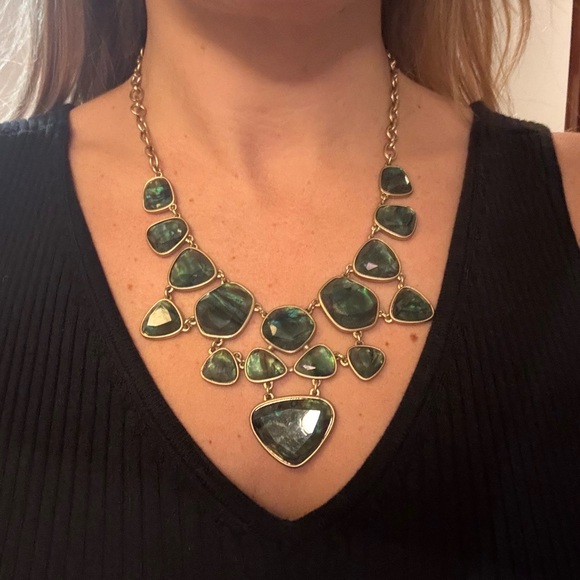Elegant Green Statement Necklace - Picture 2 of 2
